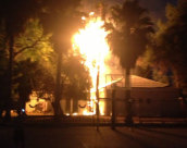 بالفيديو: حريق كبير في ساحة المدرسة الراشدية بمدينة اللد دون وقوع إصابات أو أضرار